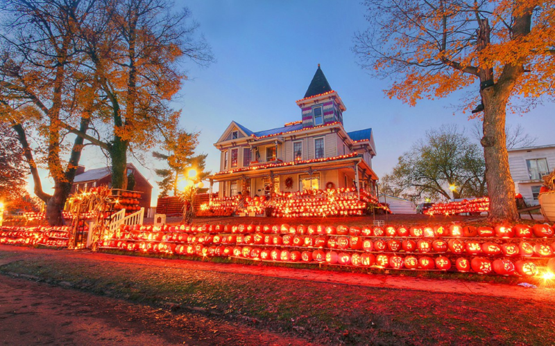 Most Amazing Halloween Decorated House 800x500 