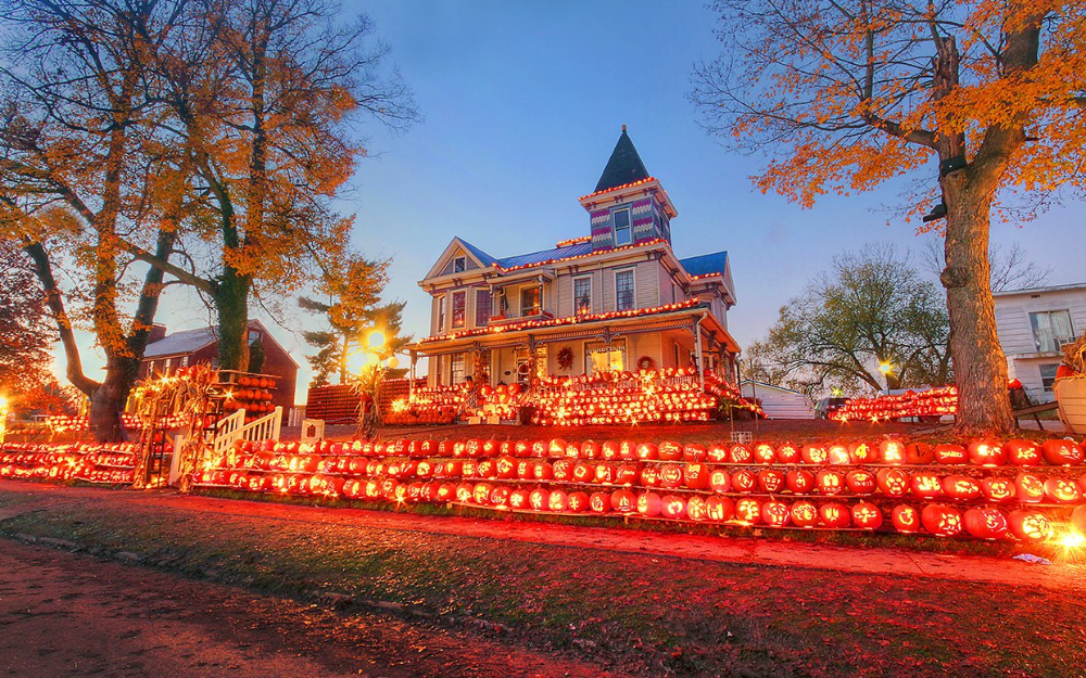 Most Amazing Halloween Decorated House 